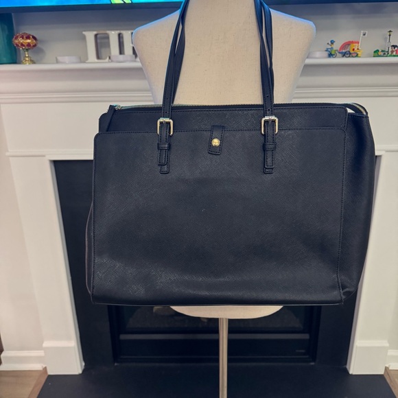 Samsonite Handbags - 🖤 Samsonite Black Structured Tote with Gold Hardware